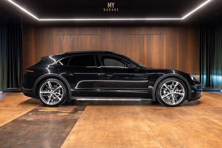 Sort Porsche Taycan 4 fra 2023