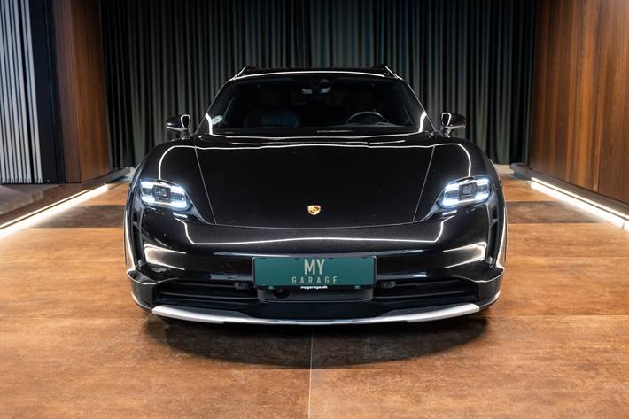 Sort Porsche Taycan 4 fra 2023