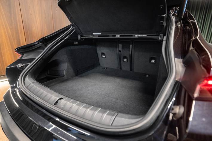 Sort Porsche Taycan 4 fra 2023
