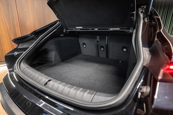 Sort Porsche Taycan 4 fra 2023