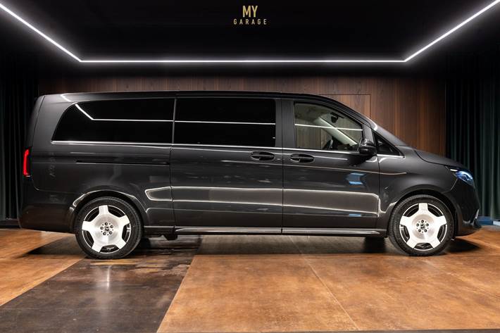 Grå Mercedes V300 d fra 2024