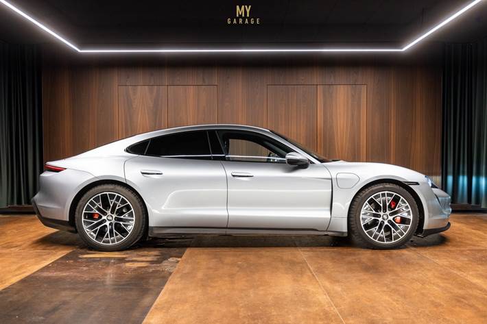 Sølv Porsche Taycan 4S fra 2021