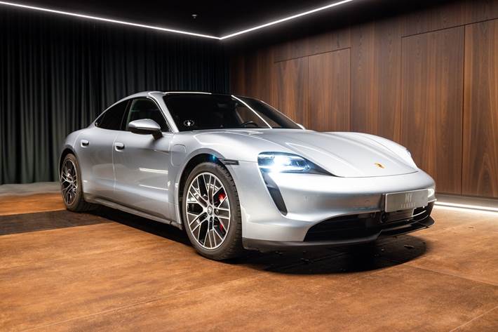 Sølv Porsche Taycan 4S fra 2021