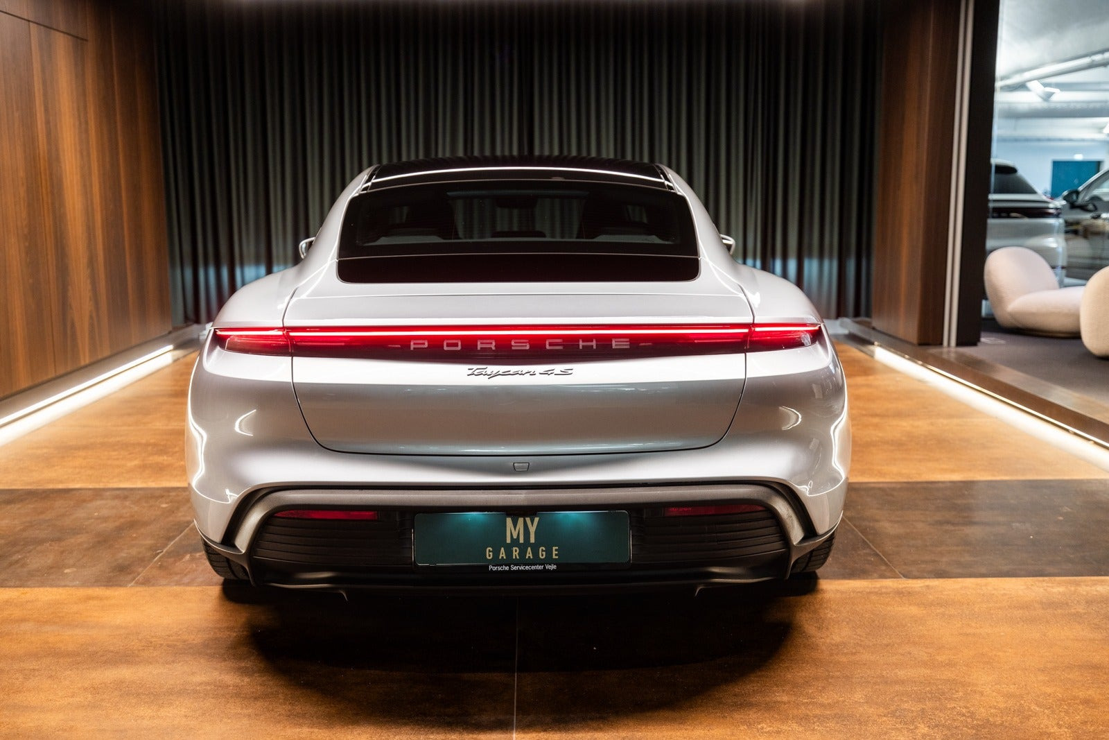 Sølv Porsche Taycan 4S fra 2021