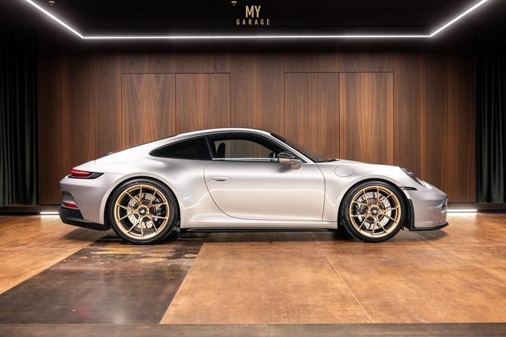 Sølv Porsche 911 GT3 fra 2024