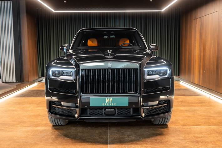 Sort Rolls Royce Cullinan fra 2022