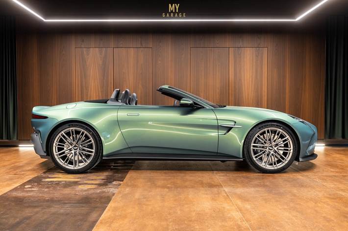 Grå Aston Martin Vantage fra 2025