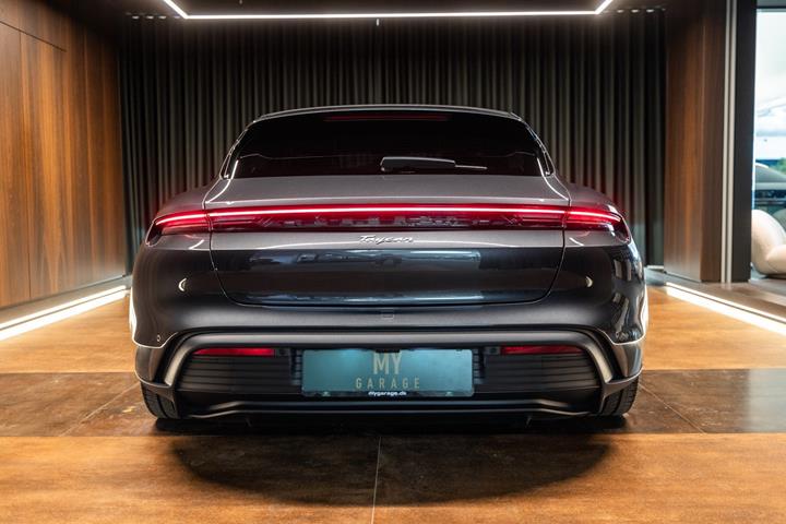 Grå Porsche Taycan fra 2022