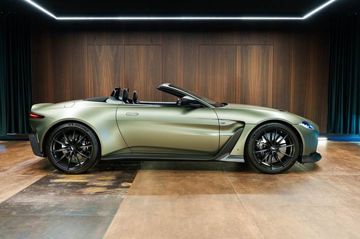 Grå Aston Martin Vantage fra 2023