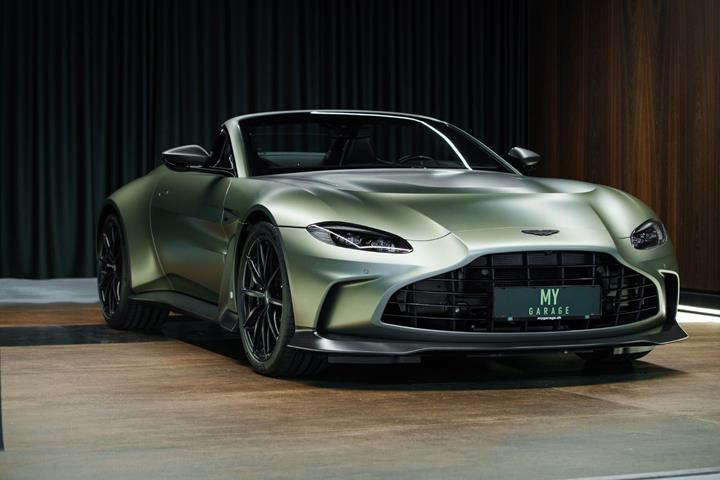 Grå Aston Martin Vantage fra 2023