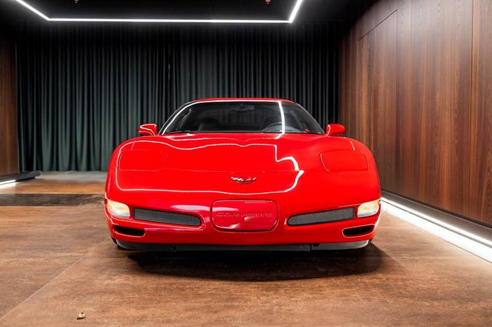 Rød Chevrolet Corvette fra 2002