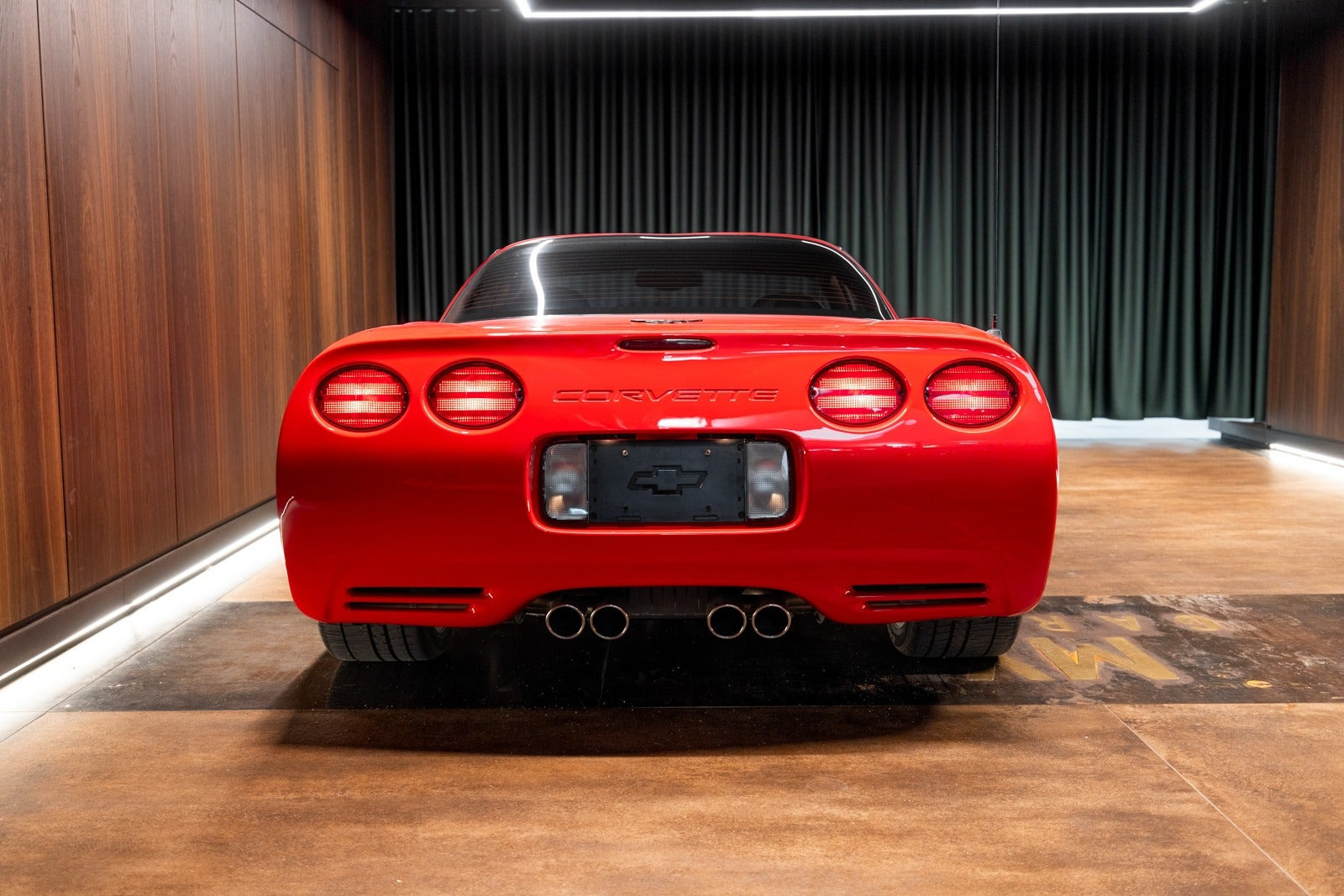Rød Chevrolet Corvette fra 2002