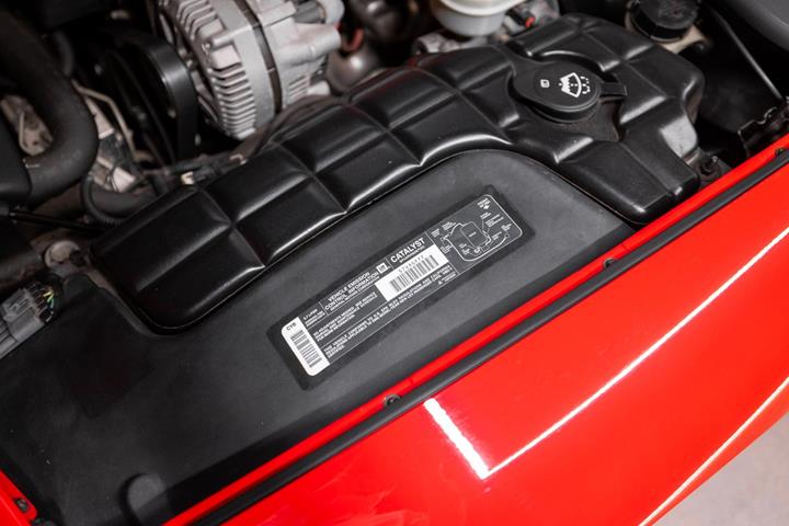 Rød Chevrolet Corvette fra 2002