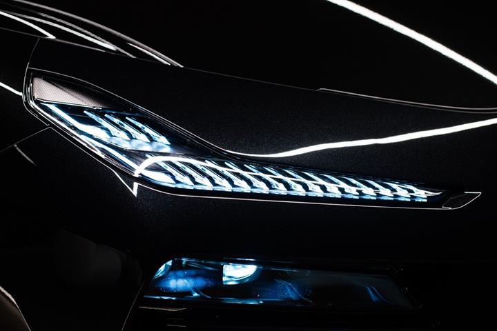 Sort Lotus Eletre fra 2025