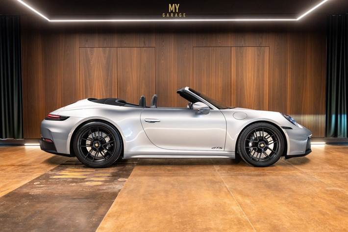 Sort Porsche 911 Carrera GTS fra 2025