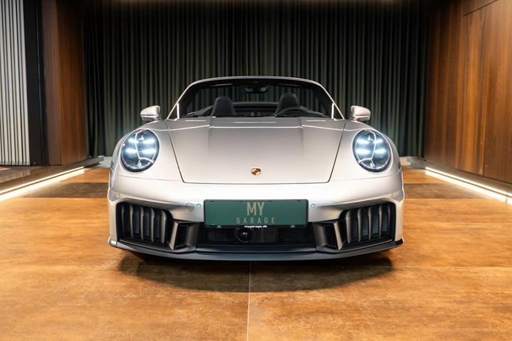 Grå Porsche 911 Carrera GTS fra 2025