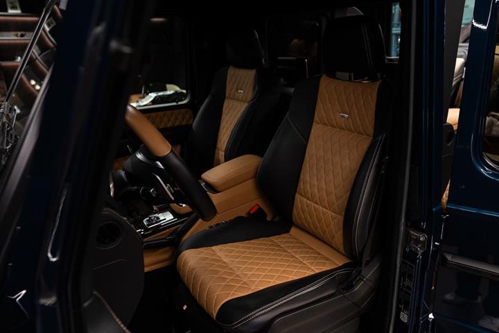 Blå Maybach G650 fra 2018 set indefra
