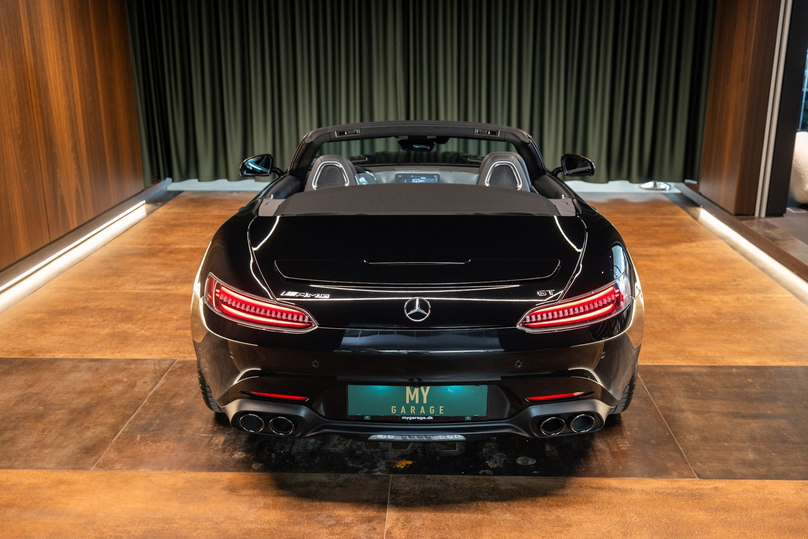 Sort Mercedes AMG GT fra 2021 set udefra