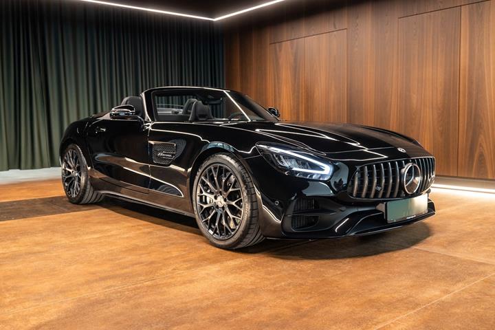 Sort Mercedes AMG GT fra 2021 set udefra
