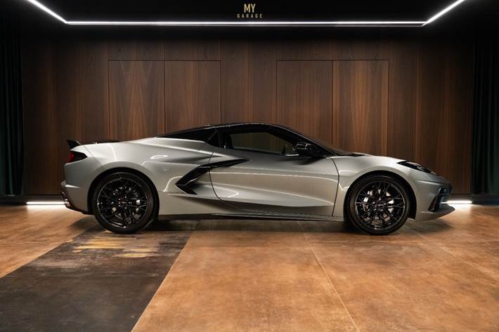 Grå Chevrolet Corvette fra 2025
