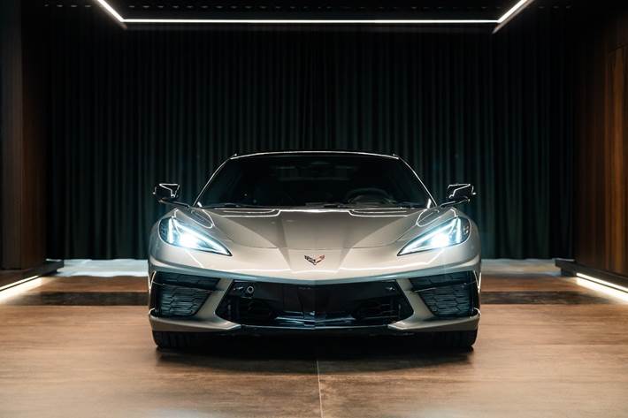 Grå Chevrolet Corvette fra 2025