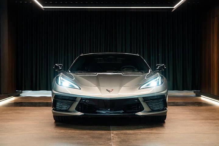 Grå Chevrolet Corvette fra 2025