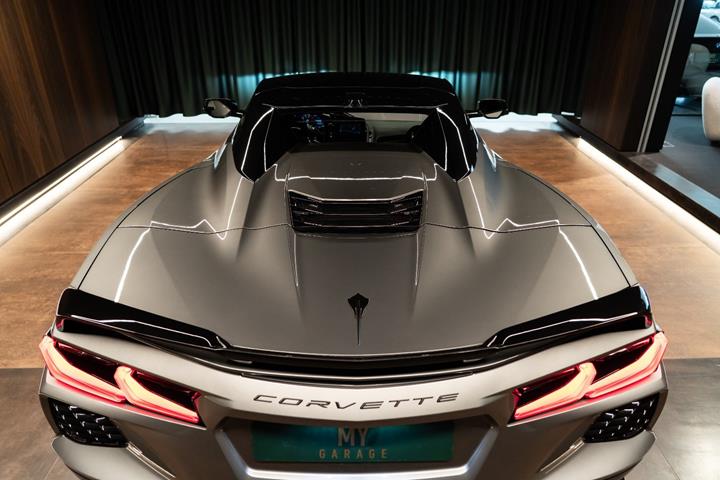 Grå Chevrolet Corvette fra 2025