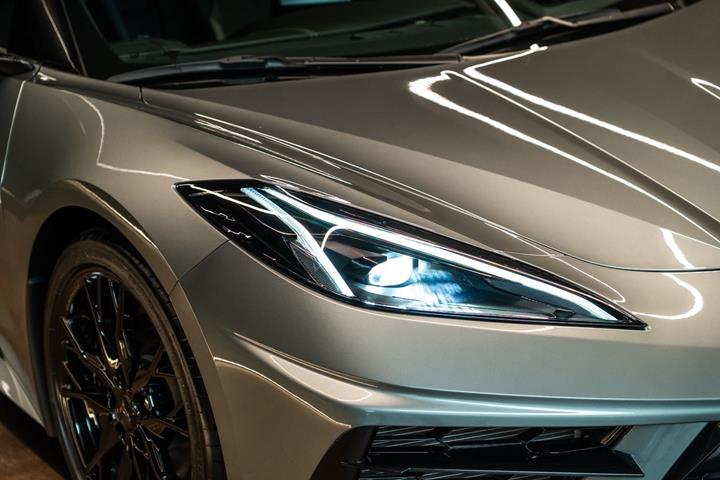 Grå Chevrolet Corvette fra 2025