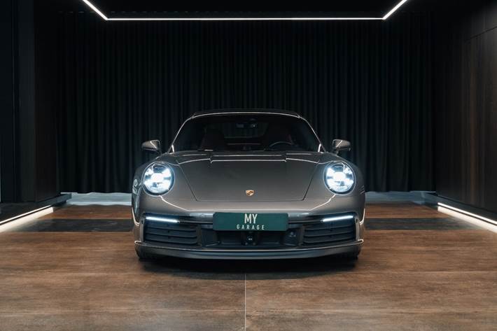 Grå Porsche 911 Carrera 4S fra 2019