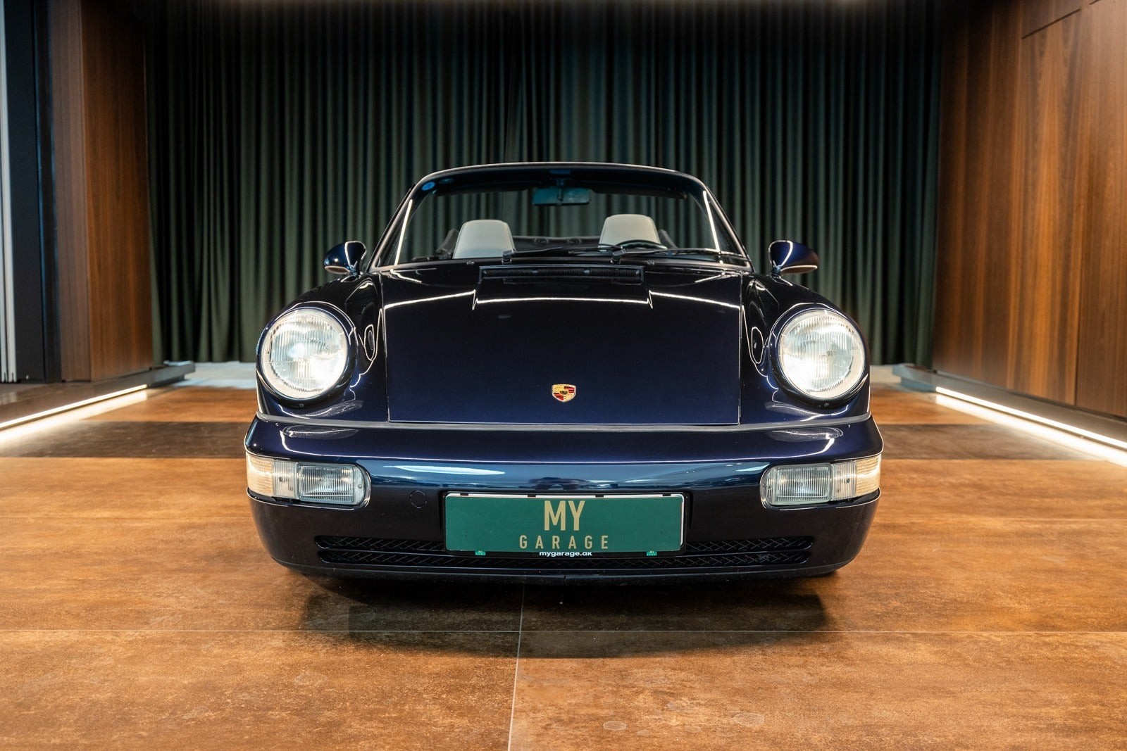 Blå Porsche 911 Carrera fra 1994