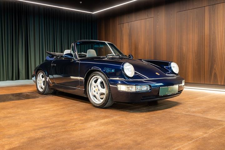 Blå Porsche 911 Carrera fra 1994