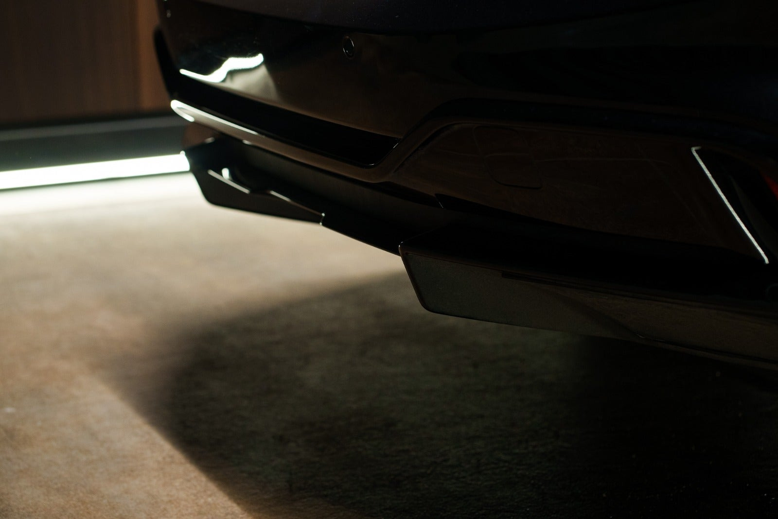 Sort Lotus Emeya fra 2024
