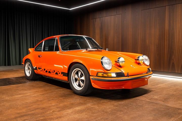 Orange Porsche 911 fra 1973