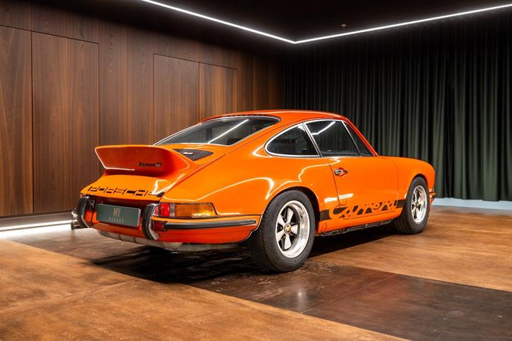 Orange Porsche 911 fra 1973