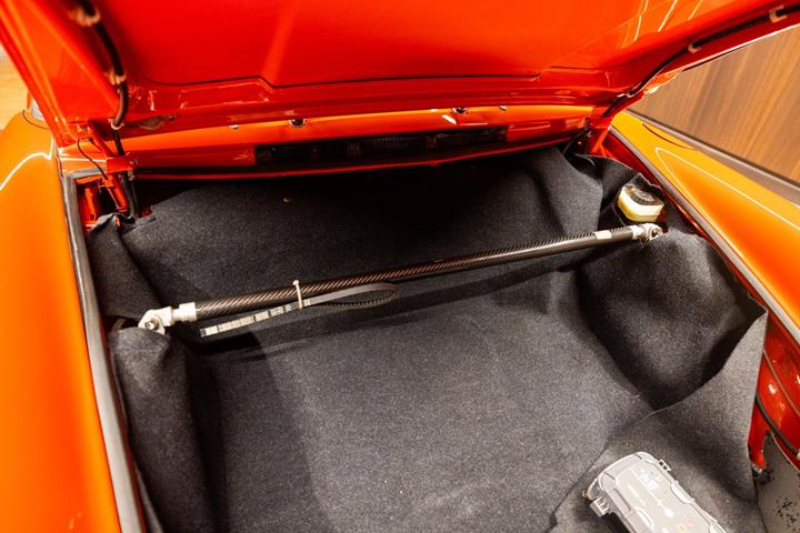 Orange Porsche 911 fra 1973