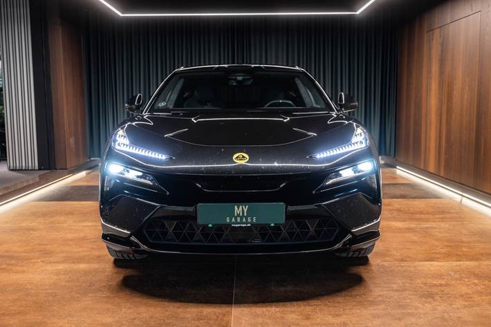 Sort Lotus Eletre fra 2025