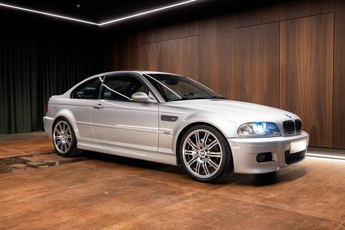 Sølv BMW M3 fra 2003