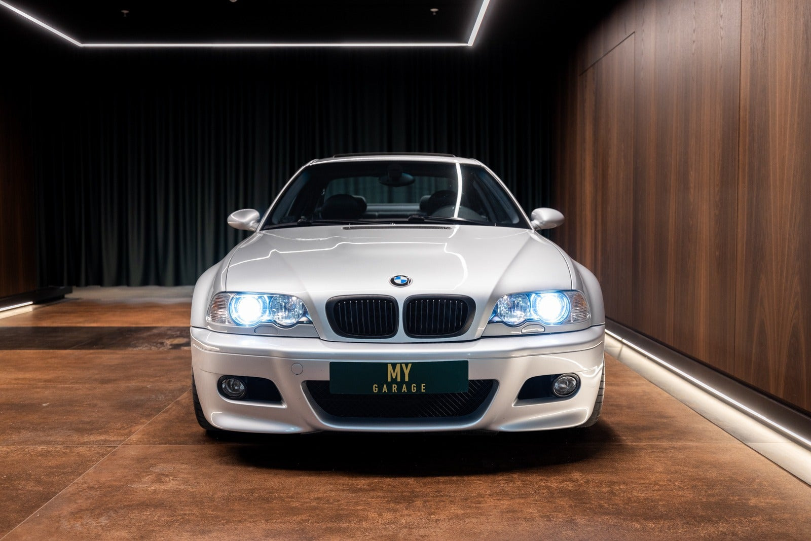 Sølv BMW M3 fra 2003