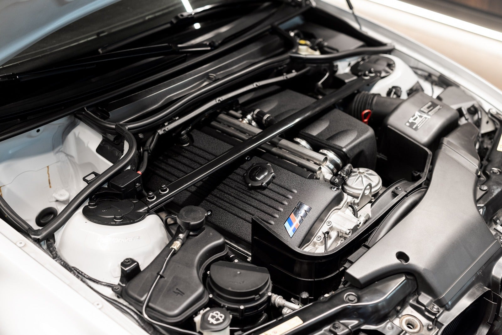 Sølv BMW M3 fra 2003