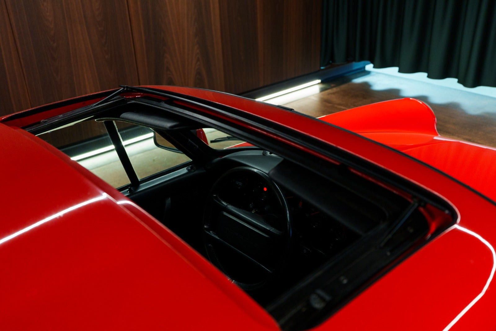 Sort Porsche 911 fra 1986