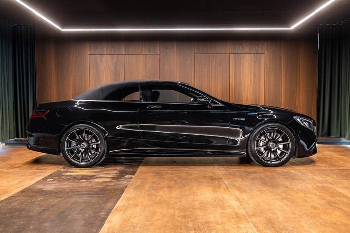 Sort Mercedes S63 fra 2019