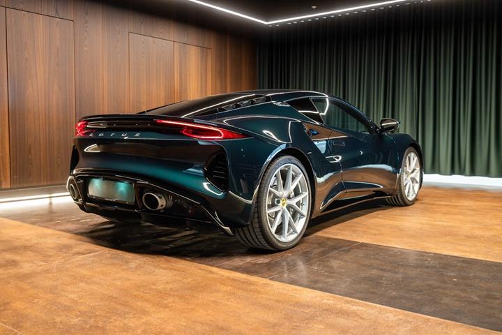 Grøn Lotus Emira fra 2023