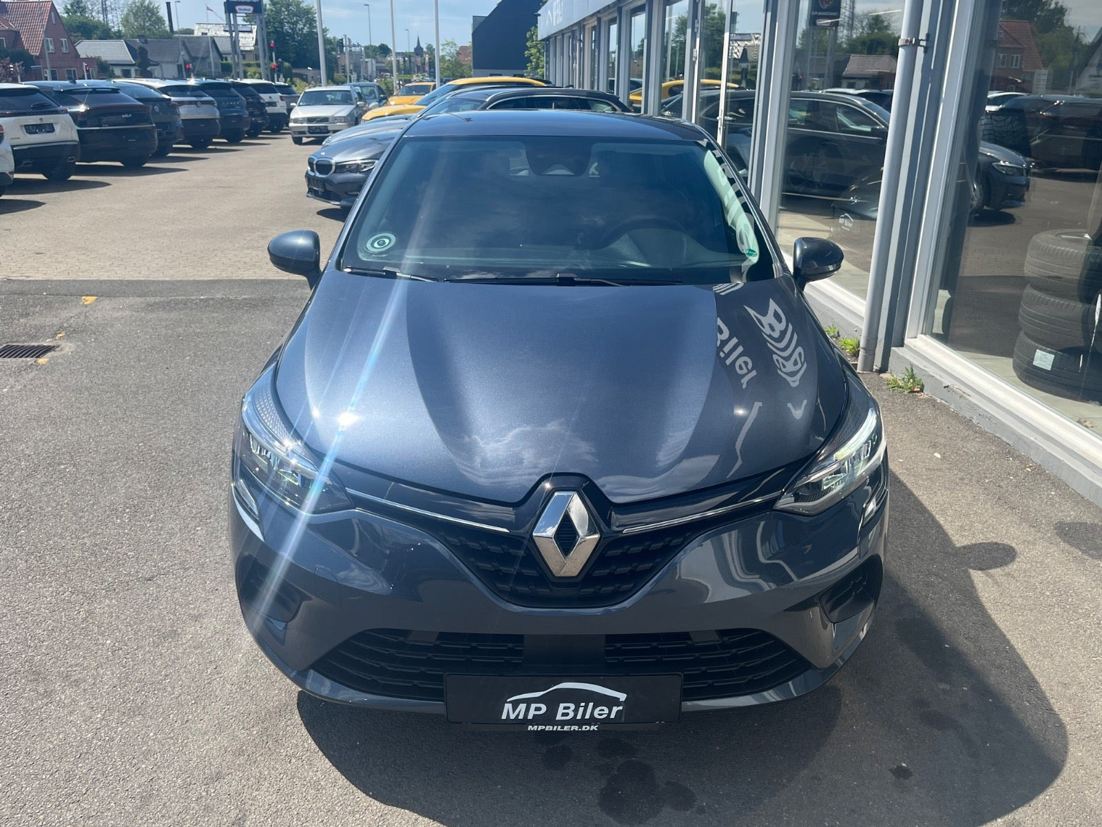 Blå Renault Clio V fra 2022