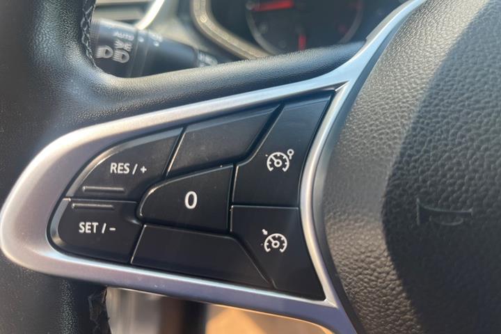Blå Renault Clio V fra 2022