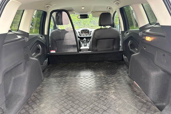 Sort Ford Kuga fra 2016