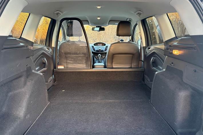 Sort Ford Kuga fra 2016