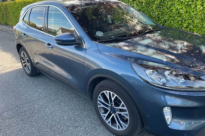 Blå Ford Kuga fra 2020