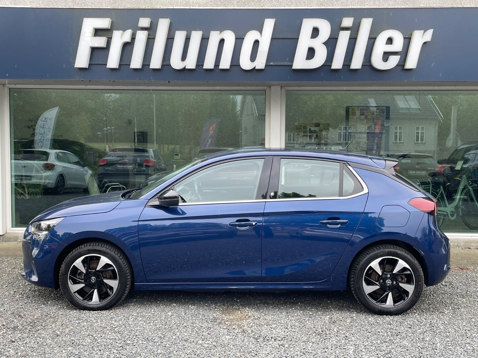 Blå Opel Corsa-e fra 2022