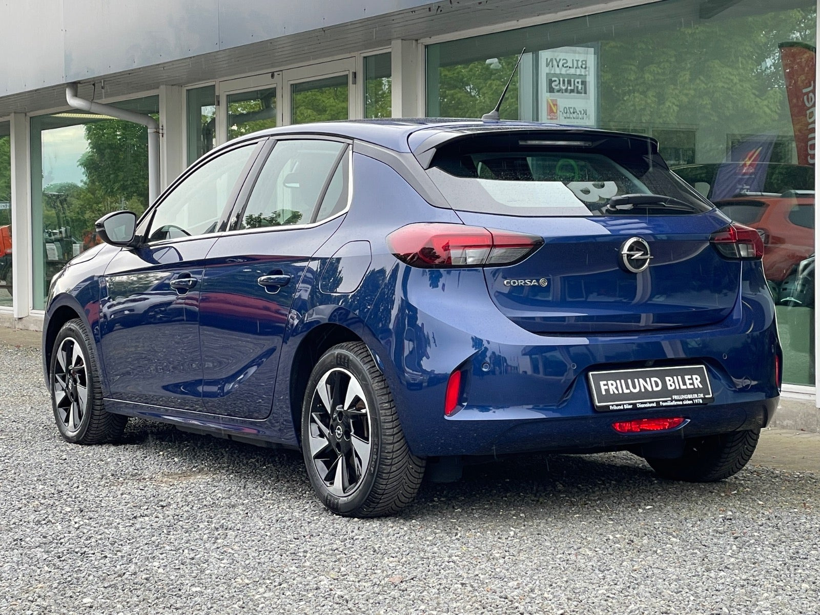 Blå Opel Corsa-e fra 2022