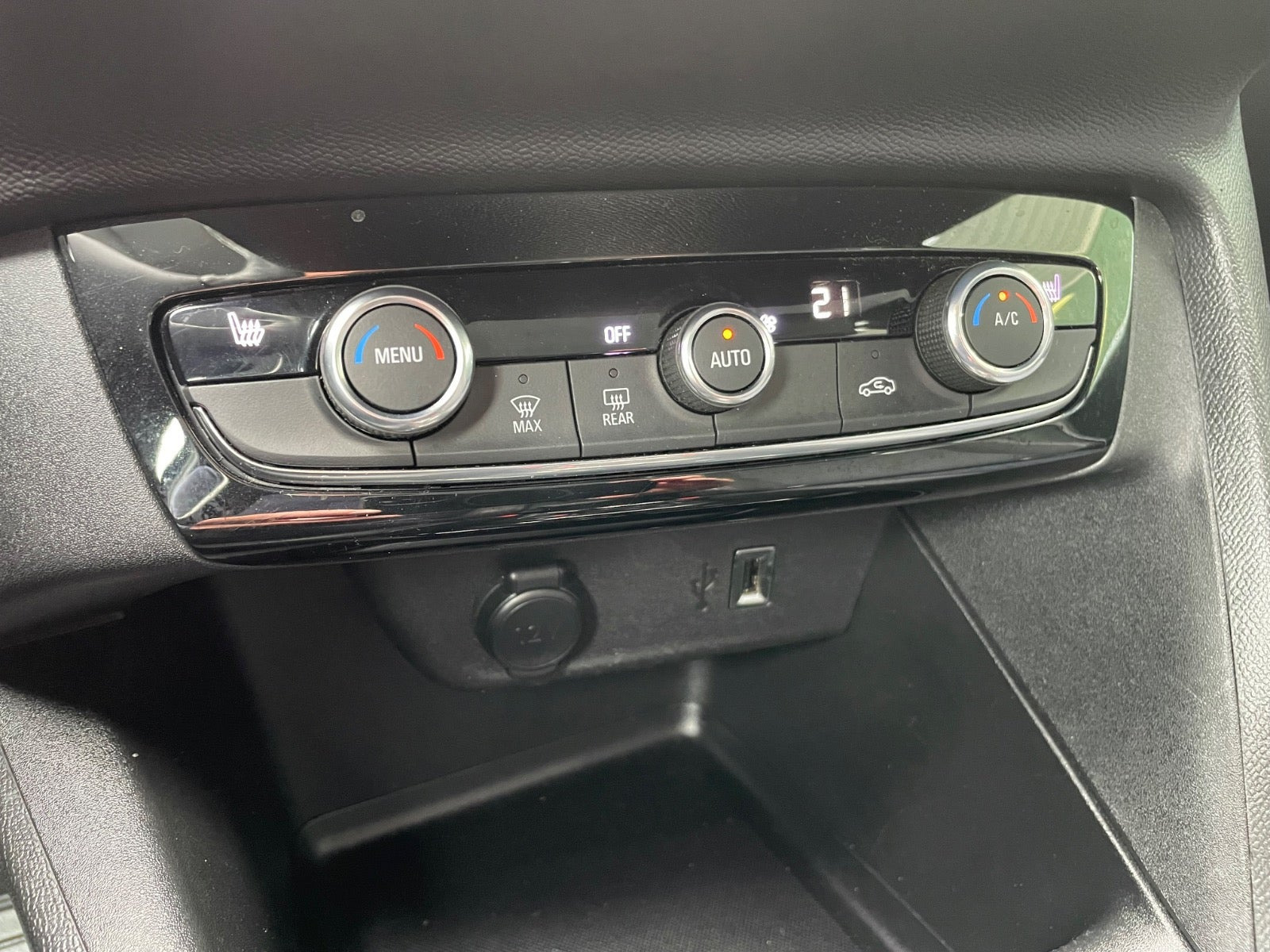 Blå Opel Corsa-e fra 2022